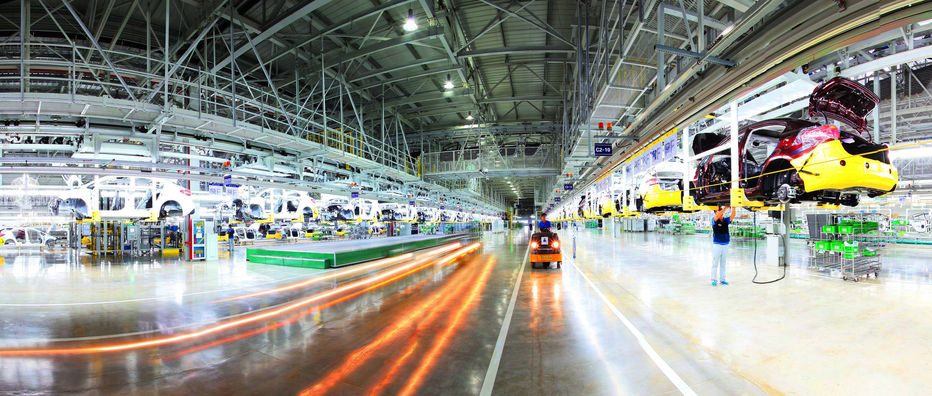 金带流畅的总装生产线 (吕刚摄)_眸目压缩.jpg